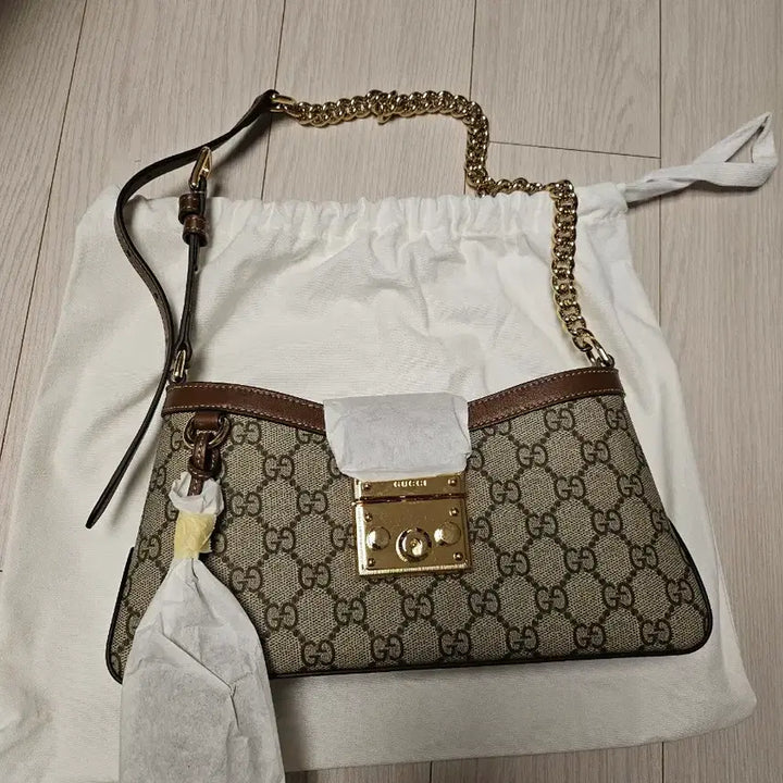 [BUNJANG] Gucci GG Canvas Padlock Shoulder Bag / 구찌 GG 캔버스 패드락 숄더백