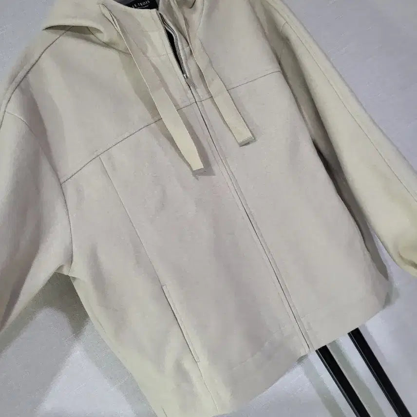 [BUNJANG] LE SSERAFIM Ivory Hoodie Jacket / LE TROIS 후드 집업 자켓 아이보리 88