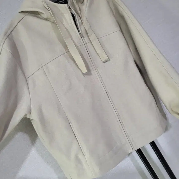 [BUNJANG] LE SSERAFIM Ivory Hoodie Jacket / LE TROIS 후드 집업 자켓 아이보리 88