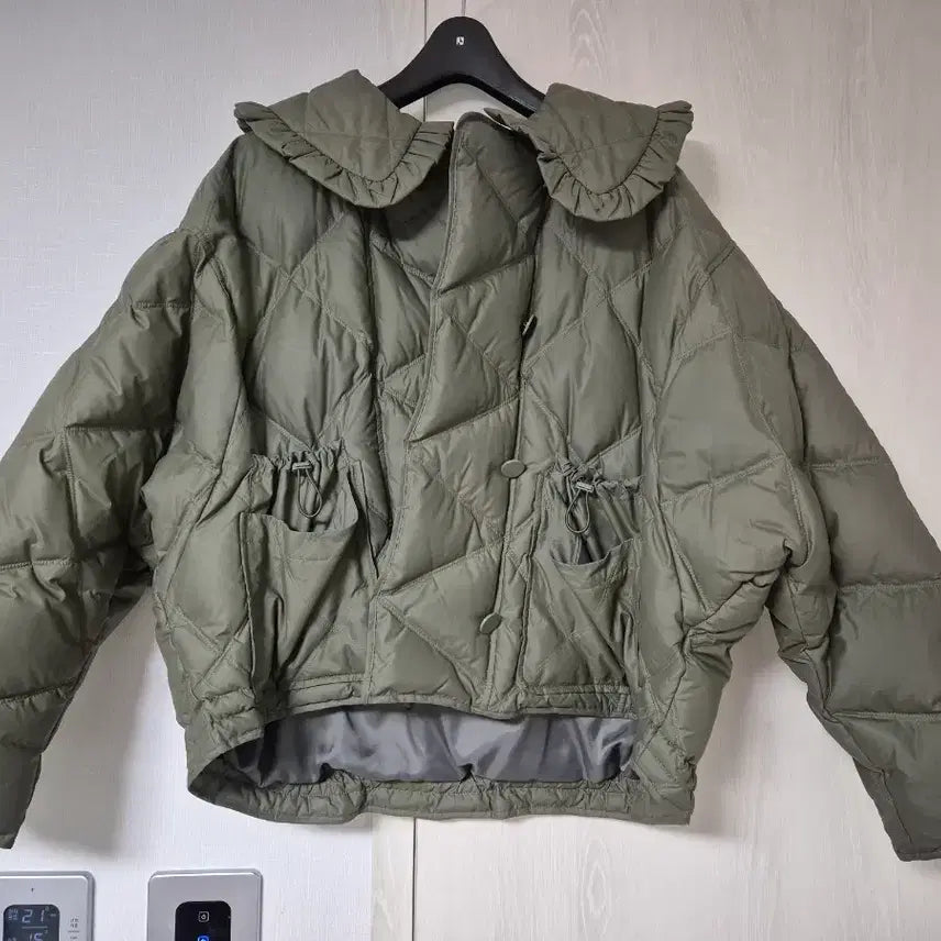 [BUNJANG] Voca Vaca Detachable Frill Collar Short Down Jacket / 보카바카 프릴 카라 숏 다운 패딩