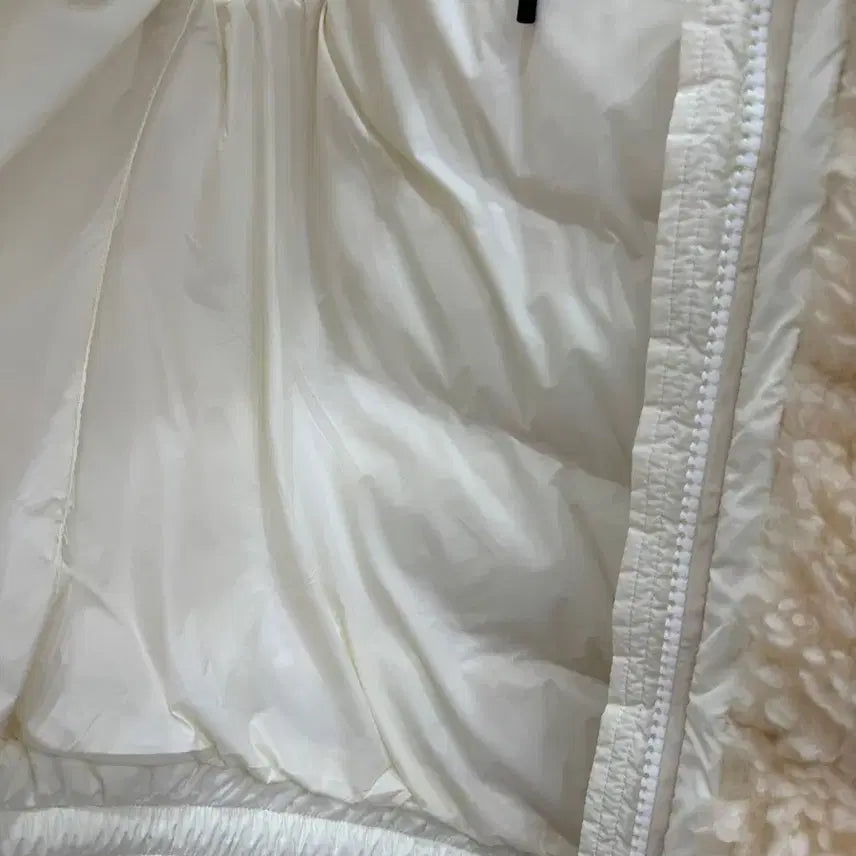 [BUNJANG] Mong Sherpa Hooded Padded Vest / 몽  양털 후드 패딩 조끼  새 제품 1