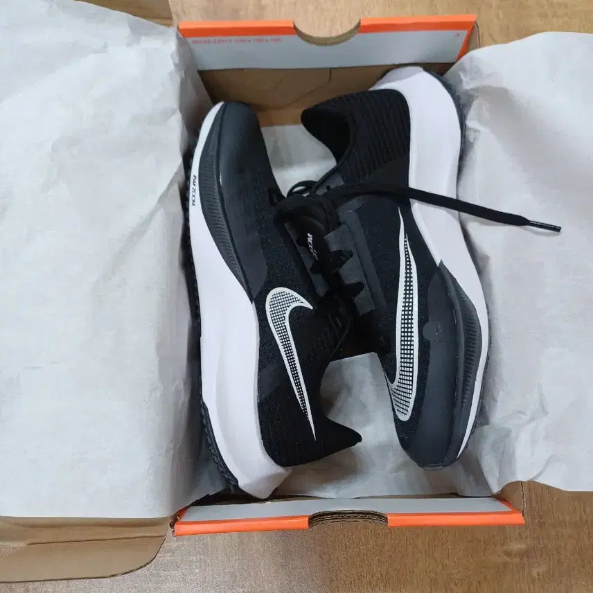[BUNJANG] Nike Air Zoom Rival Fly 3 Men's Running Shoes / (새상품) 나이키 에어줌 라이벌 플라이 3 남성 런닝화 학생 235mm
