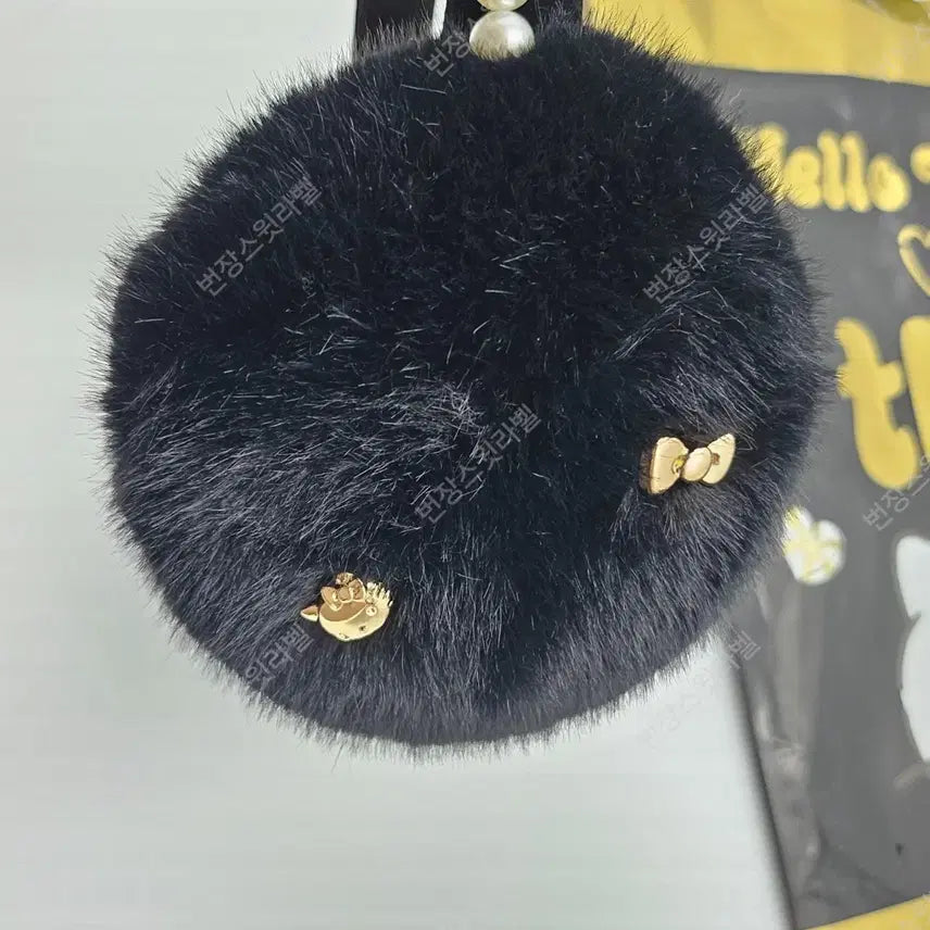 [BUNJANG] TBH Hello Kitty Earmuffs Seoul Limited Edition / tbh 헬로키티 귀마개 키티팝업 서울리미티드 한정판