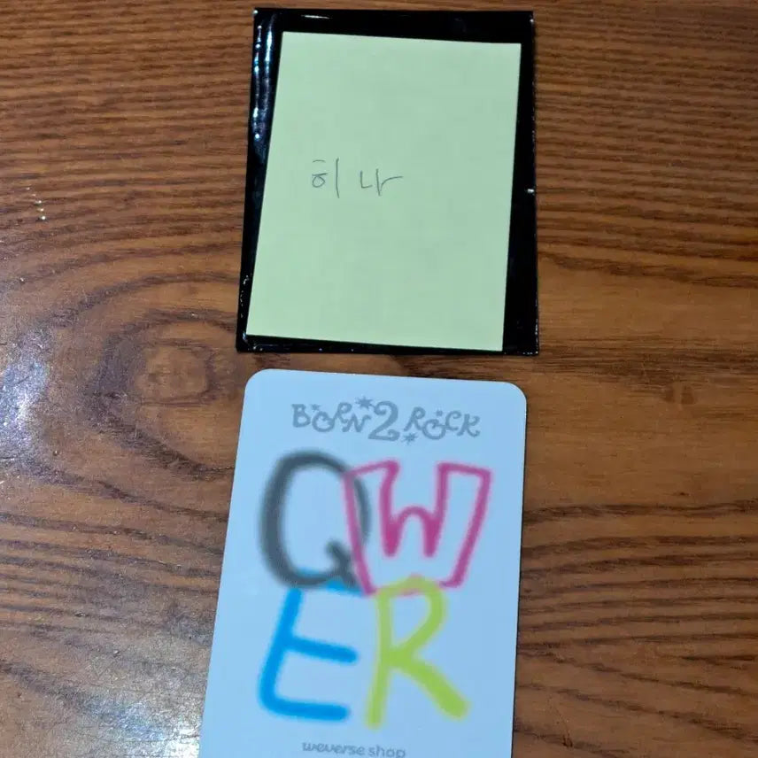 QWER 팝업 히나 포토카드 거의 새것 판매