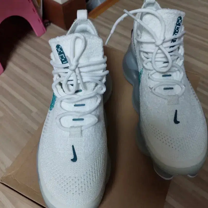 [BUNJANG] Nike Air Max Scorpion Flyknit White Geode Teal Sneakers / 나이키 에어맥스 스콜피온 플라이니트 화이트 지오드 틸 275