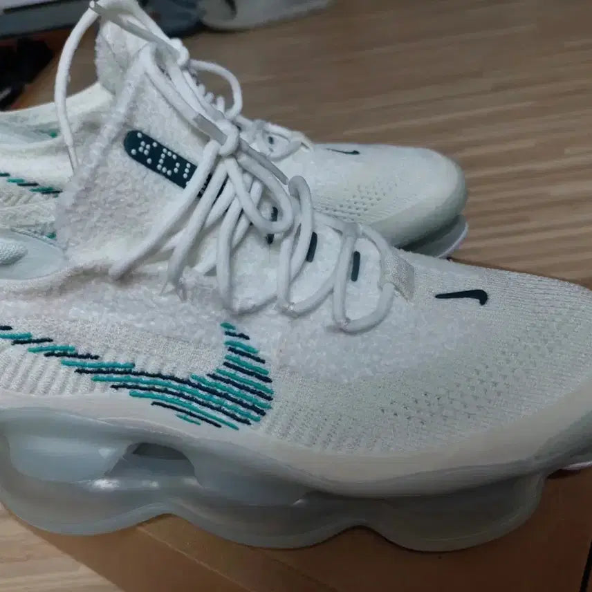 [BUNJANG] Nike Air Max Scorpion Flyknit White Geode Teal Sneakers / 나이키 에어맥스 스콜피온 플라이니트 화이트 지오드 틸 275