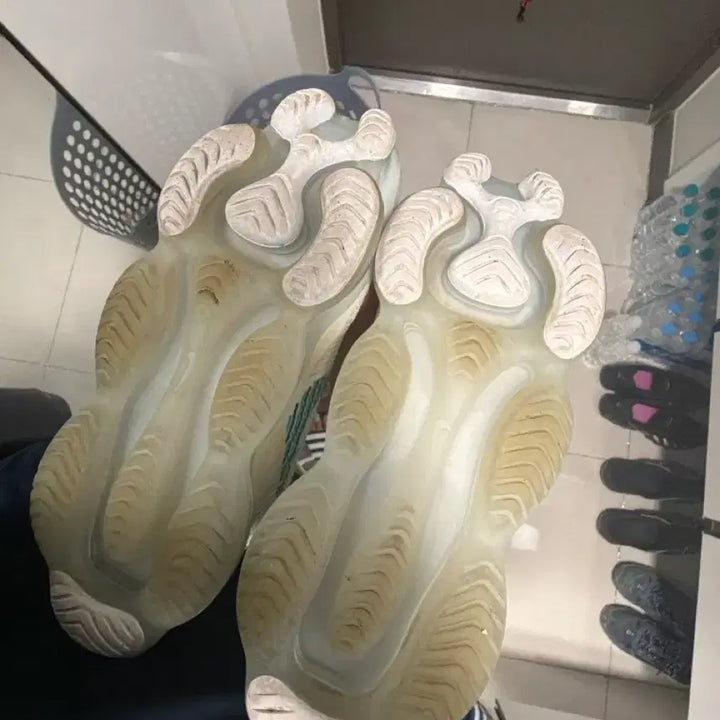 [BUNJANG] Nike Air Max Scorpion Flyknit White Geode Teal Sneakers / 나이키 에어맥스 스콜피온 플라이니트 화이트 지오드 틸 275