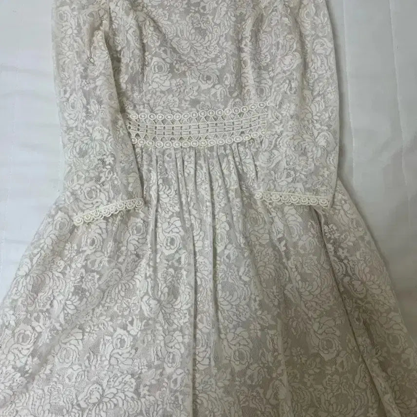 [BUNJANG] Renny Ron Ivory Lace Long Dress / 레니본 아이보리 레이스 원피스
