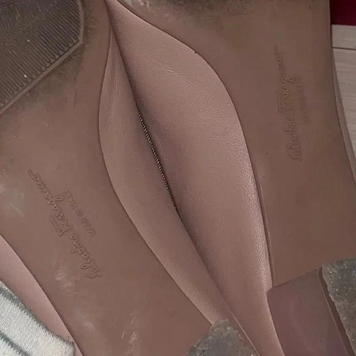 [BUNJANG] F(x) Krystal Ferragamo Pink Heels (Size 230) / 에겐녀깔 페라가모 인디핑크 구두 230