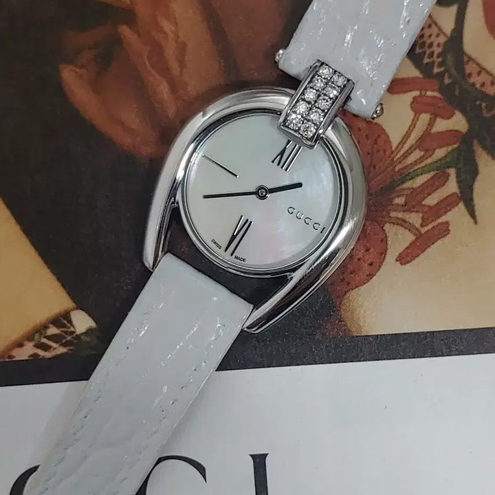 [BUNJANG] Gucci Women's Watch / 구찌 12P 다이아 자개판  여성시계