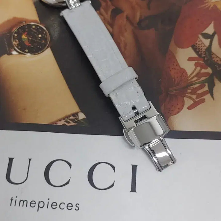[BUNJANG] Gucci Women's Watch / 구찌 12P 다이아 자개판  여성시계