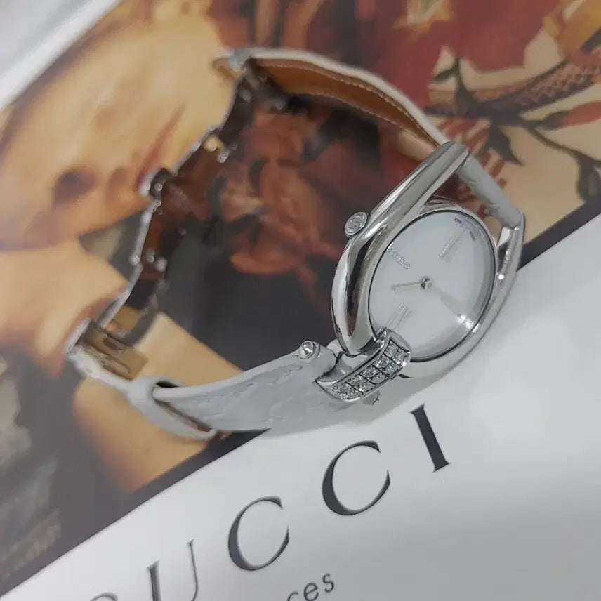 [BUNJANG] Gucci Women's Watch / 구찌 12P 다이아 자개판  여성시계