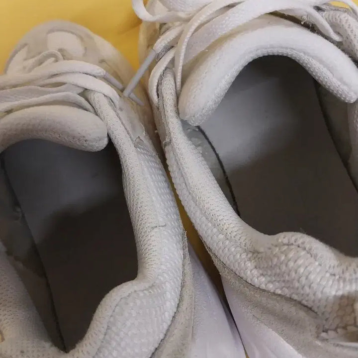 [BUNJANG] Nike Sneakers (240) / 여성 나이키 운동화 (240)