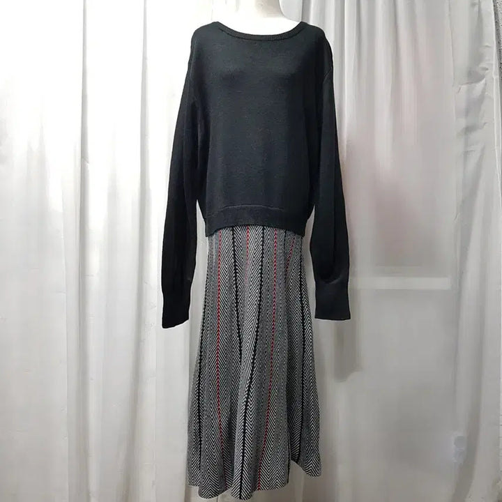 [BUNJANG] Vintage Pattern Black Flare Loose Fit Long Sleeve Knit Long Dress Women's 3L C1037 / 빈티지 패턴 검정 플레어 루즈핏 긴팔 니트 롱 원피스 여3L C1037