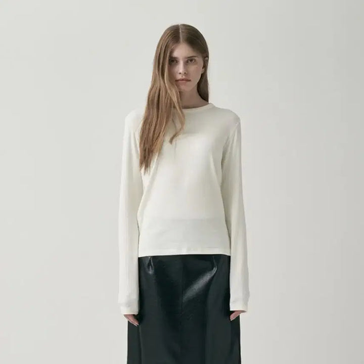 [BUNJANG] 3MOT Soft Round Long Sleeve T-shirt (Ivory) / 3 모트) 소프트 라운드 긴팔티 (아이보리)
