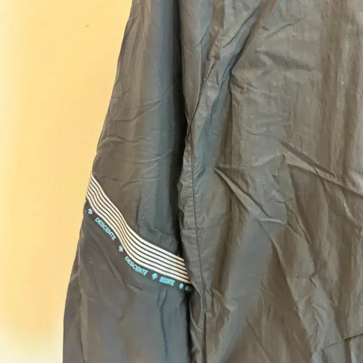 [BUNJANG] Descente Men's Black Single Layer Windbreaker Jacket / 데상트 남성 블랙 홑겹 바람막이 95사이즈