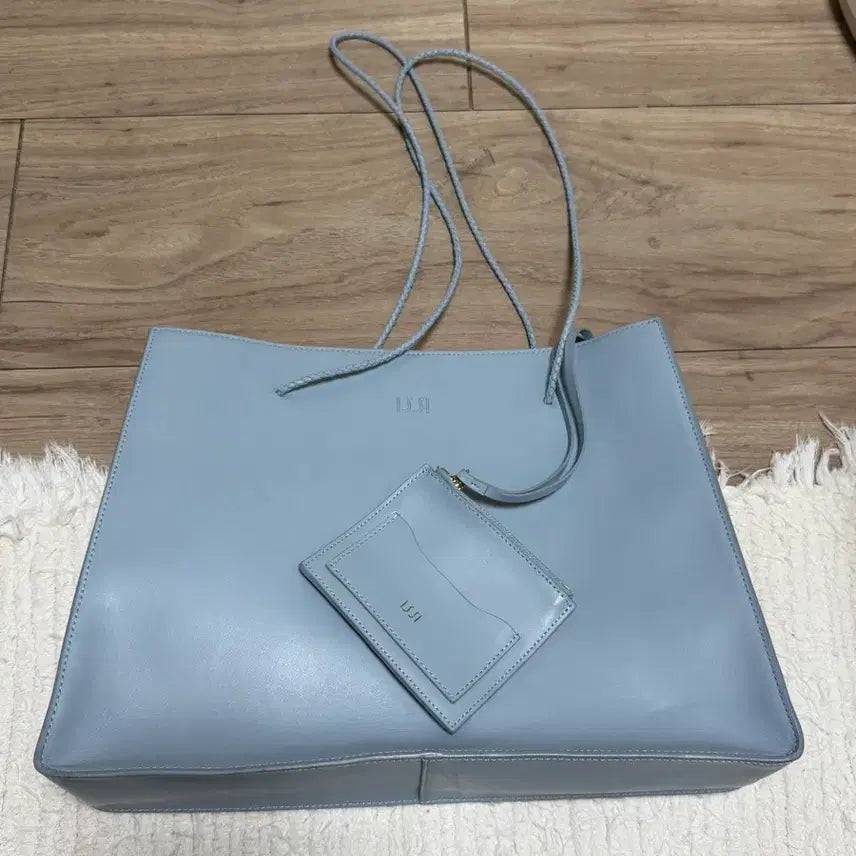 [BUNJANG] IVE Baby Blue Shoulder Bag / issi 베이비블루 숄더백 (거의 새상품)