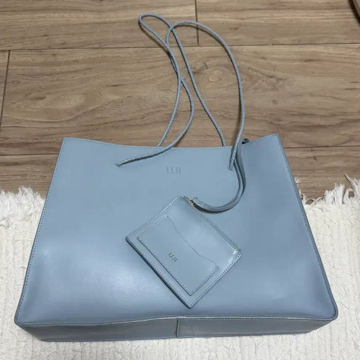 [BUNJANG] IVE Baby Blue Shoulder Bag / issi 베이비블루 숄더백 (거의 새상품)
