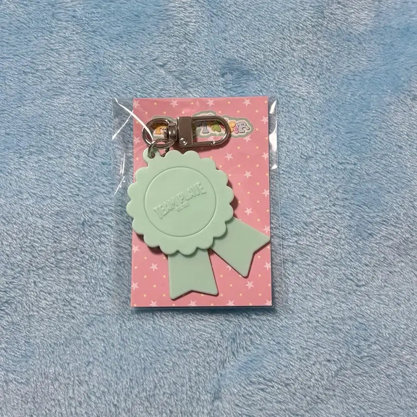 플레이브 2026 시그 시즌그리팅 키링 QR