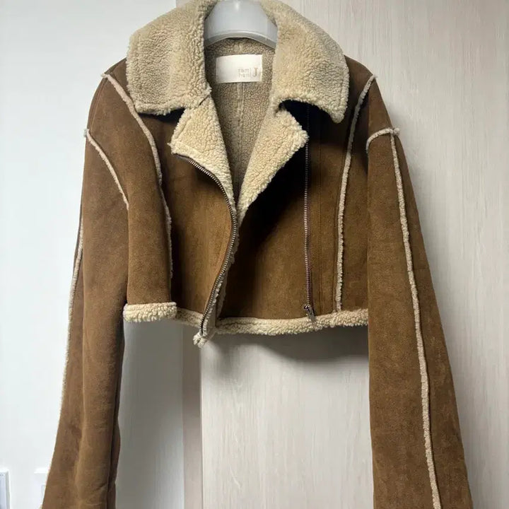 [BUNJANG] Cropped Faux Suede Shearling Jacket (Brown) / 크롭 무스탕 자켓 (브라운)