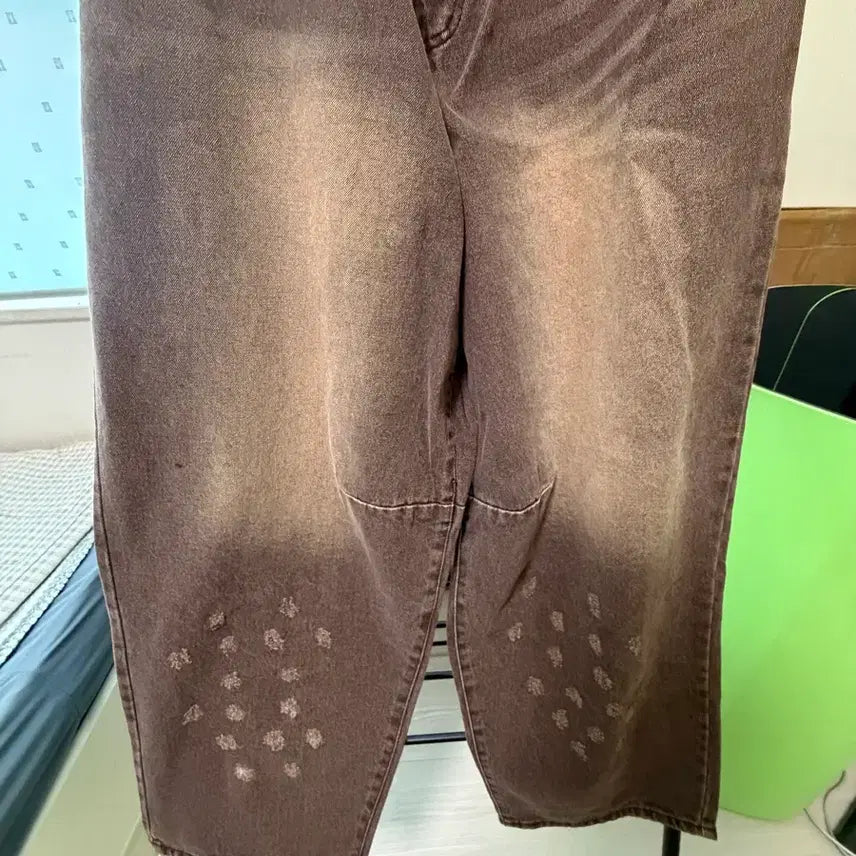 [BUNJANG] Brown Denim Pants with Damage Detail / 데미지 브라운 데님 팬츠