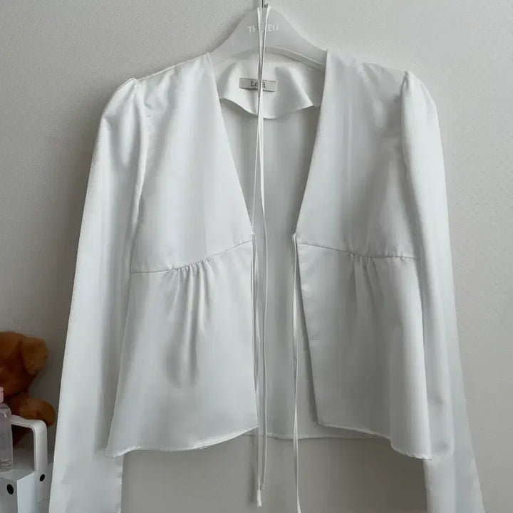 [BUNJANG] ITZY Lea Wedding Blouse / Lea 르에 블라우스 (웨딩, 프로필 촬영)