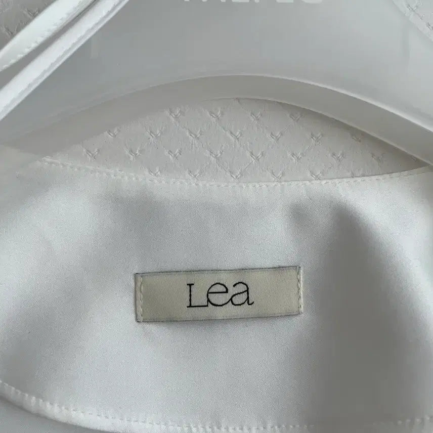 [BUNJANG] ITZY Lea Wedding Blouse / Lea 르에 블라우스 (웨딩, 프로필 촬영)