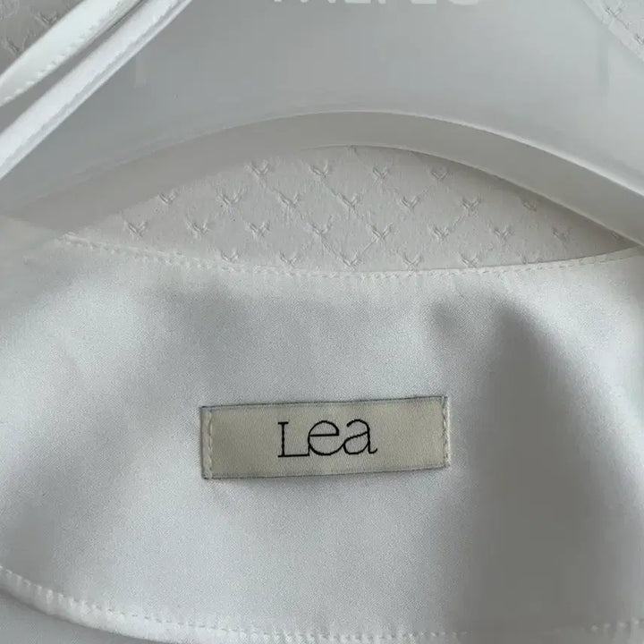 [BUNJANG] ITZY Lea Wedding Blouse / Lea 르에 블라우스 (웨딩, 프로필 촬영)