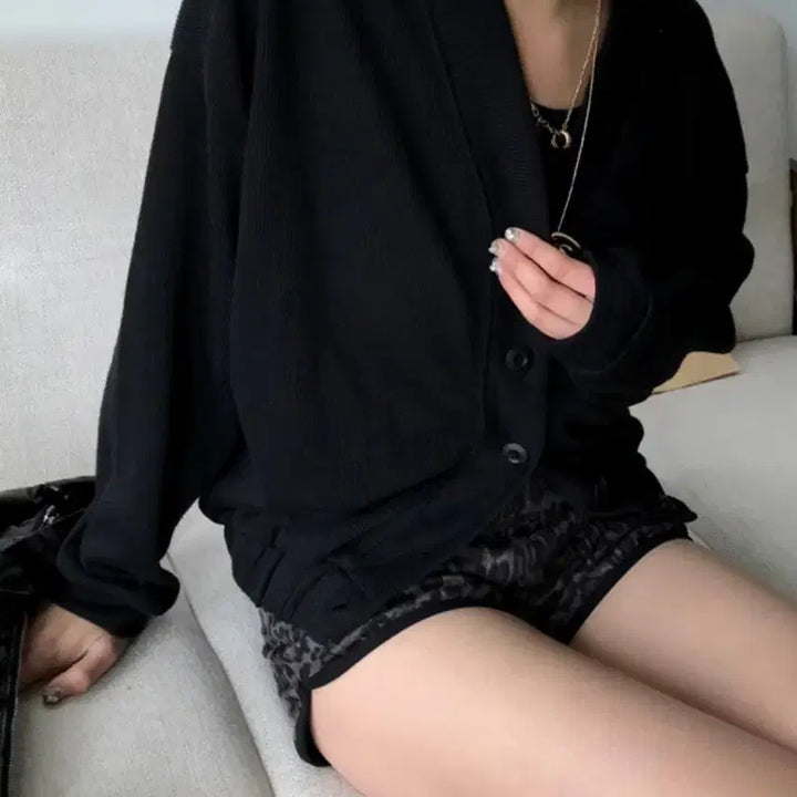 [BUNJANG] ONEUS Loose Fit Knit Cardigan Black / 오네 루즈핏 니트 가디건 블랙