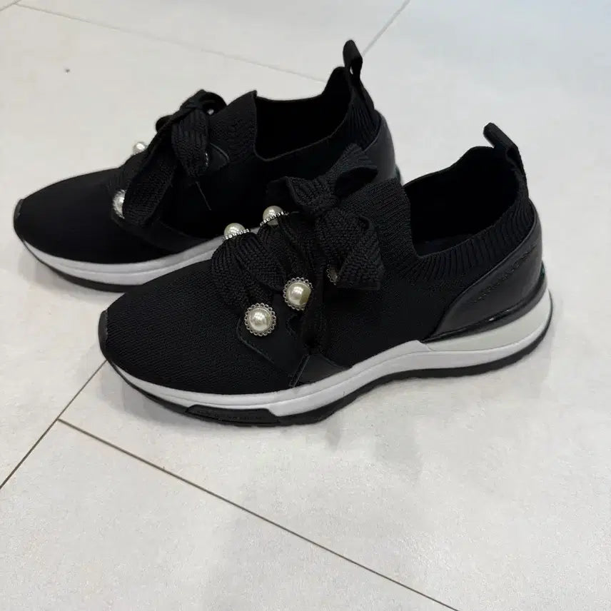 [SOLD OUT] 슈콤마보니 스니커즈 235