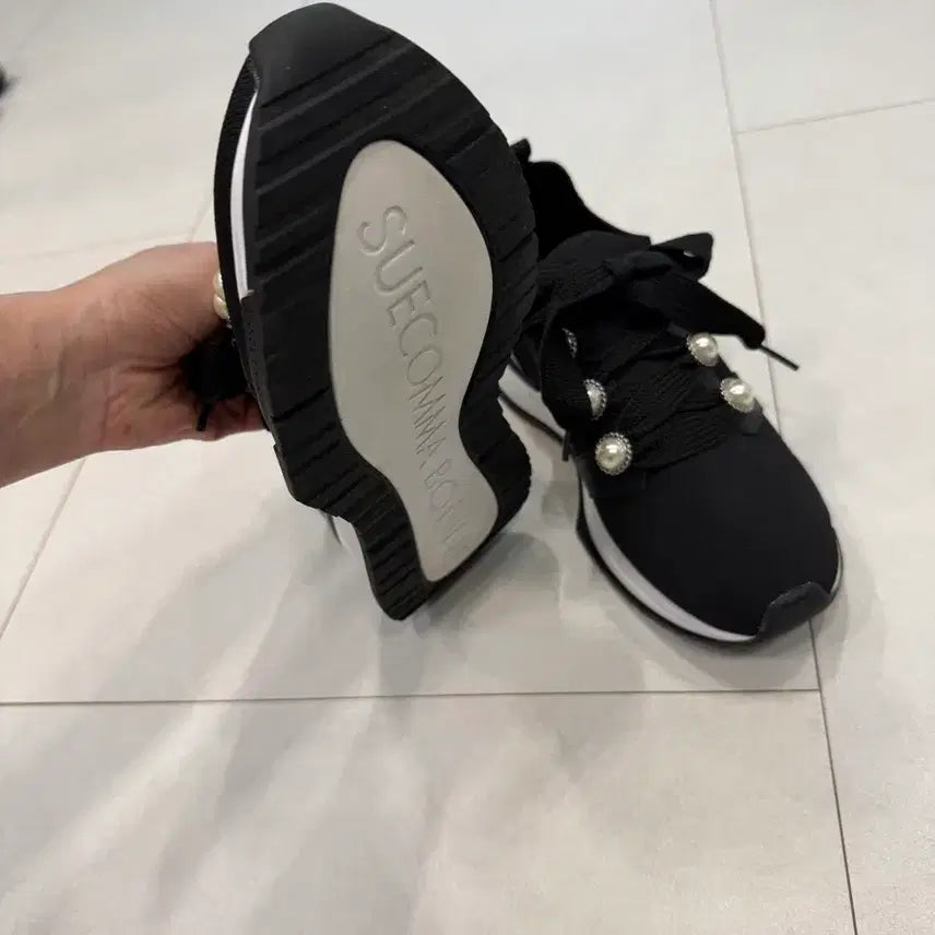 [SOLD OUT] 슈콤마보니 스니커즈 235