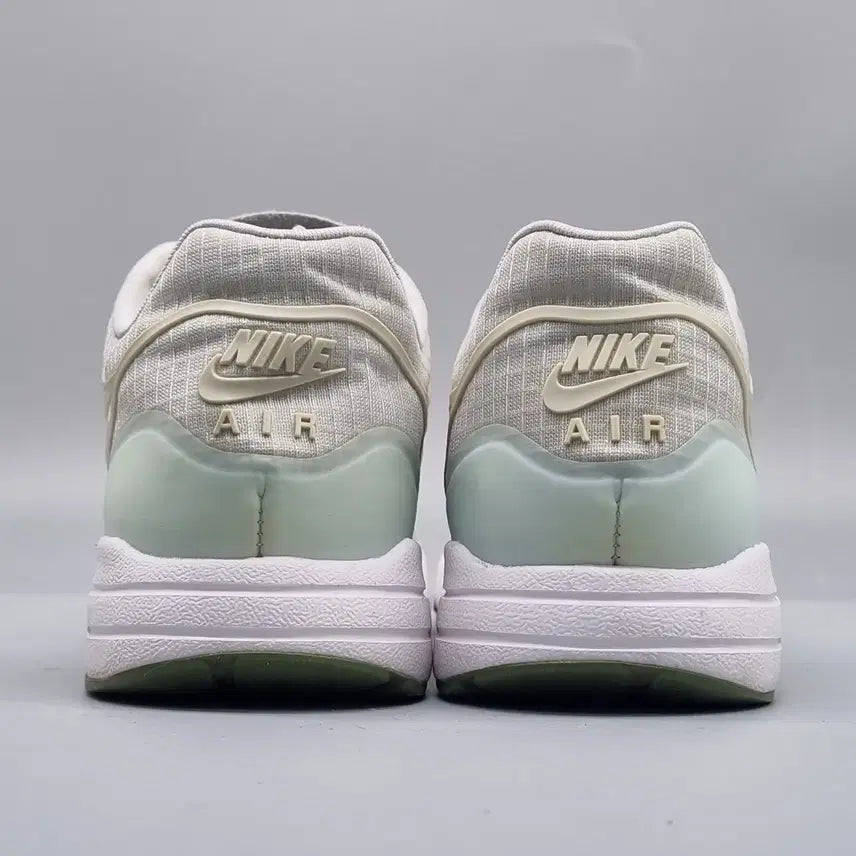 [BUNJANG] Nike Air Max 1 Ultra 2.0 Women's Sneakers / 나이키 에어맥스1 울트라2.0 여성운동화240