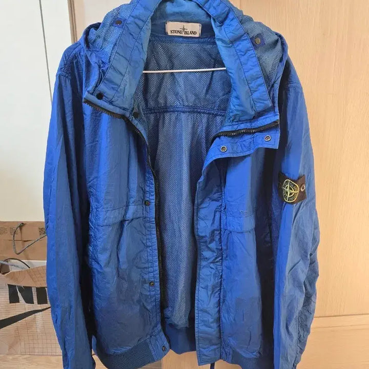 [SOLD OUT] 스톤아일랜드 블루 후드 바람막이 자켓