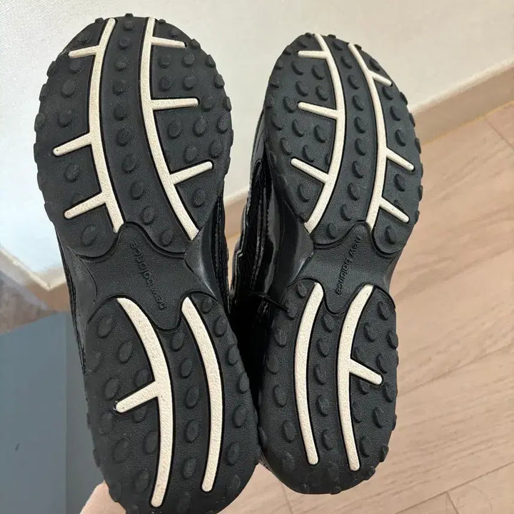 [BUNJANG] New Balance 204 Size 250 Sneakers / 뉴발란스 204 250사이즈