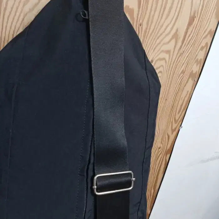 [BUNJANG] Bymoss Drawstring Sling Bag / 바이모스 드로우스트링 슬링백