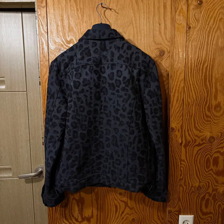 [BUNJANG] Tom Ford Leopard Print Trucker Jacket / 톰포드 레오파드 트러커 자켓 판매 합니다.