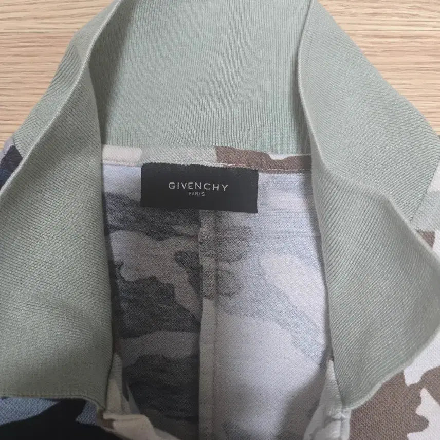 [BUNJANG] Givenchy Camo Half-and-Half Polo T-Shirt / 지방시 반반 카모 반팔 폴로티셔츠