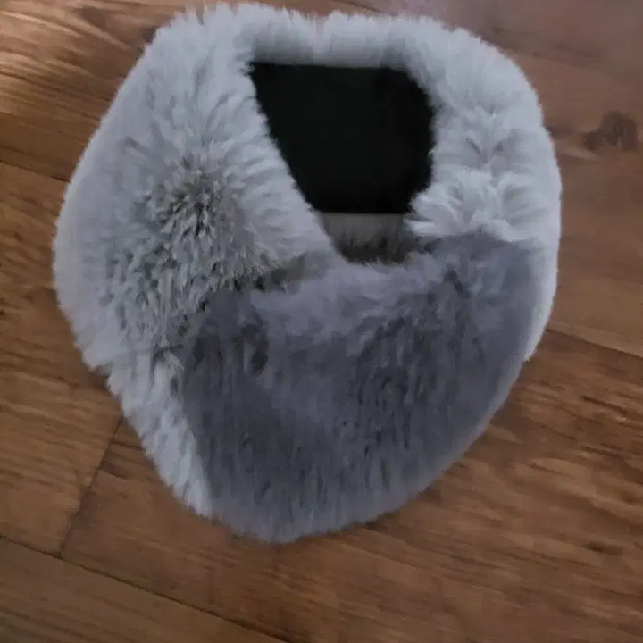 [BUNJANG] Gray Fur Neck Warmer / 회색 퍼 넥워머 자석스타일