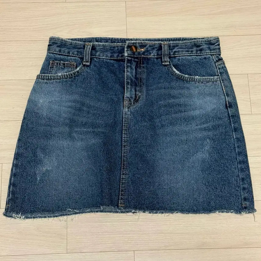 [BUNJANG] Light Wash Denim Midi Skirt Size L / 데님 연청치마 미디 스커트 L 사이즈 판매합니다.