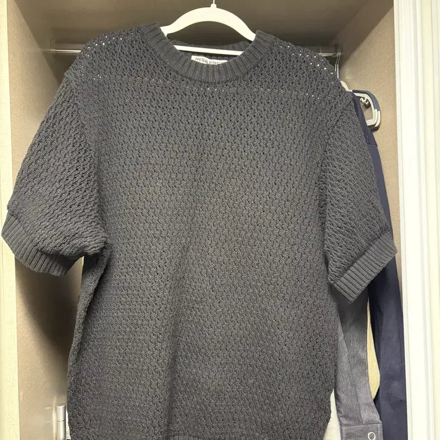 [BUNJANG] ILLIT Black Knit Sweater (M Size) / 인사일러스 반팔 니트 스웨터 블랙 m사이즈