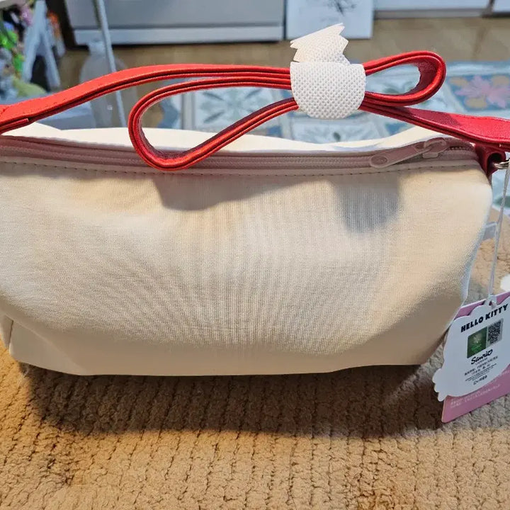 [BUNJANG] Hello Kitty White Crossbody Bag / 헬로키티 화이트 크로스백 가방