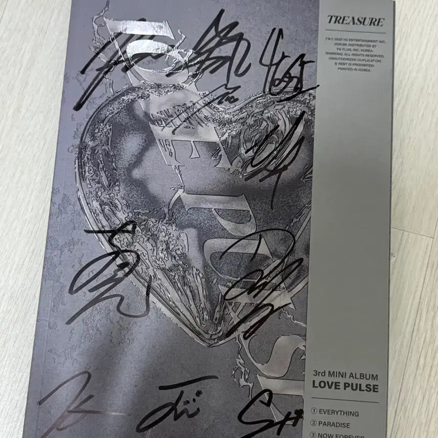 트레저 러브펄스 단체 싸인 앨범