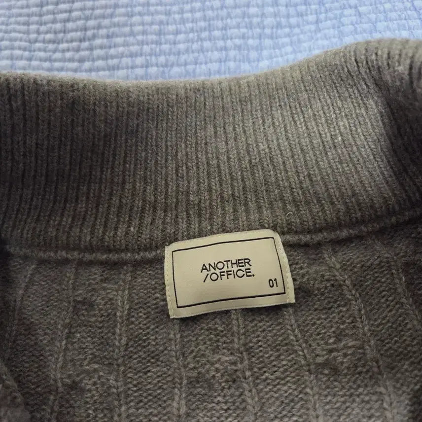 [BUNJANG] Another Office Cable Knit Half-Zip Ash Gray / 어나더오피스 하프집업 케이블 니트 애쉬그레이 1