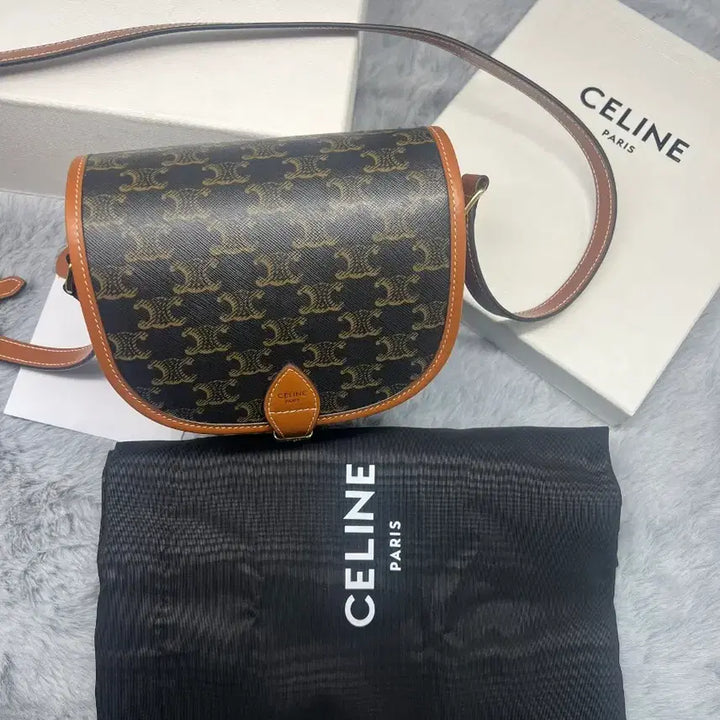 [BUNJANG] Celine Folco Saddlebag / 셀린 폴코 새들백