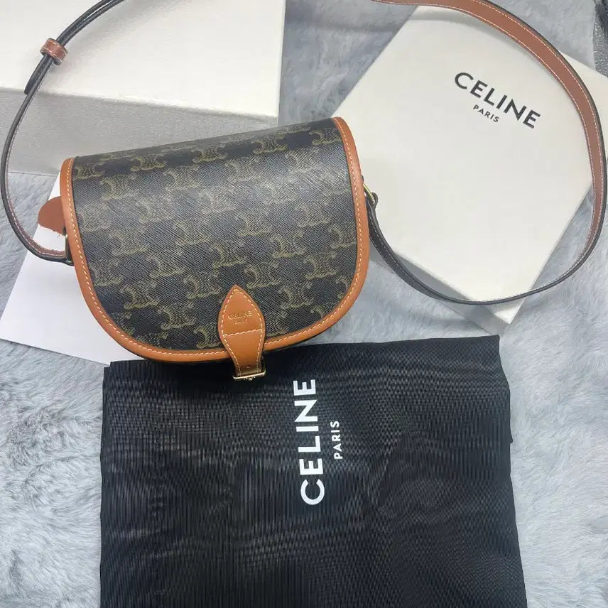 [BUNJANG] Celine Folco Saddlebag / 셀린 폴코 새들백