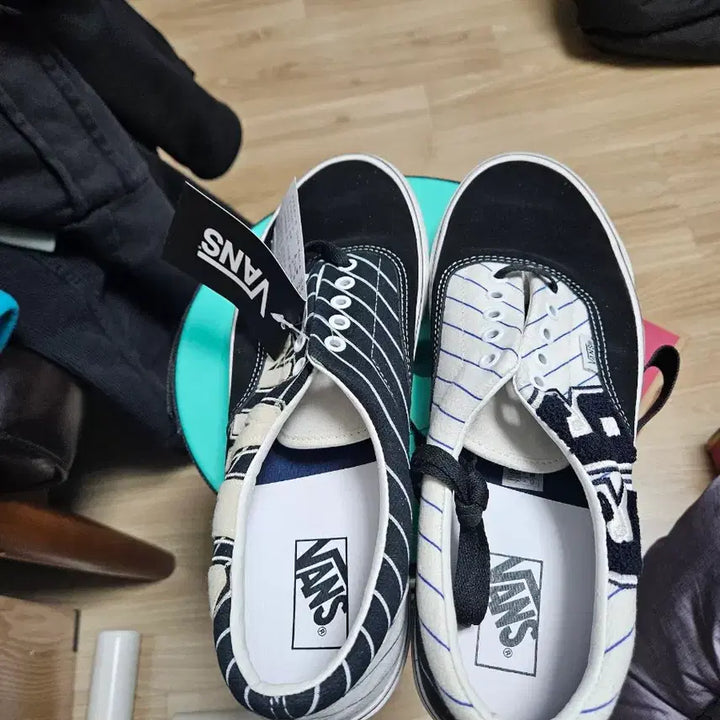 [BUNJANG] Vans Authentic Black Lettering Sneakers / 반스 어센틱 블랙 레터링 새상품