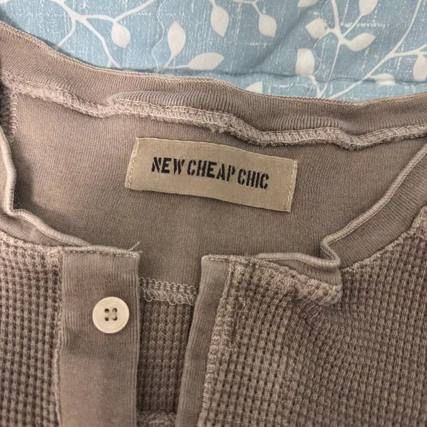 [BUNJANG] Newjeans - Waffle Henley Neck Brown / 뉴치프시크dp 와플헨리넥 브라운