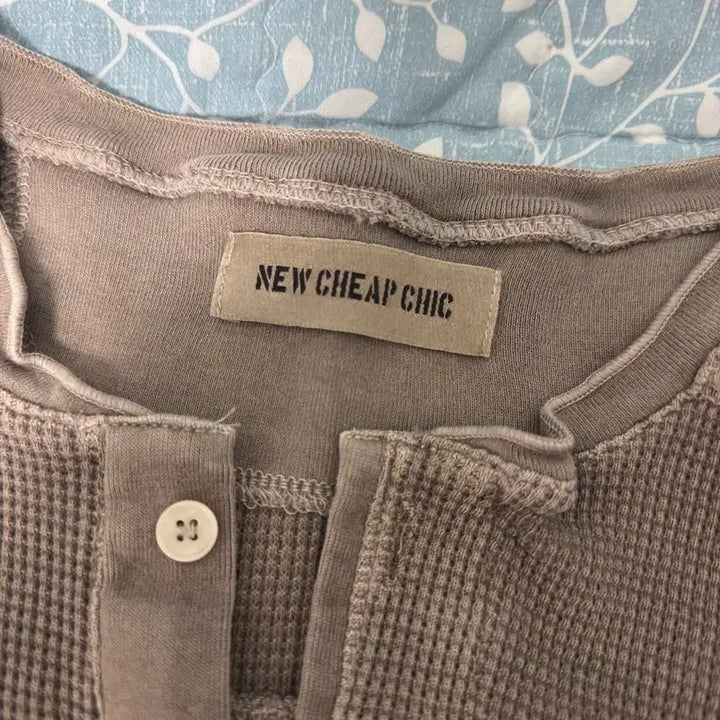 [BUNJANG] Newjeans - Waffle Henley Neck Brown / 뉴치프시크dp 와플헨리넥 브라운