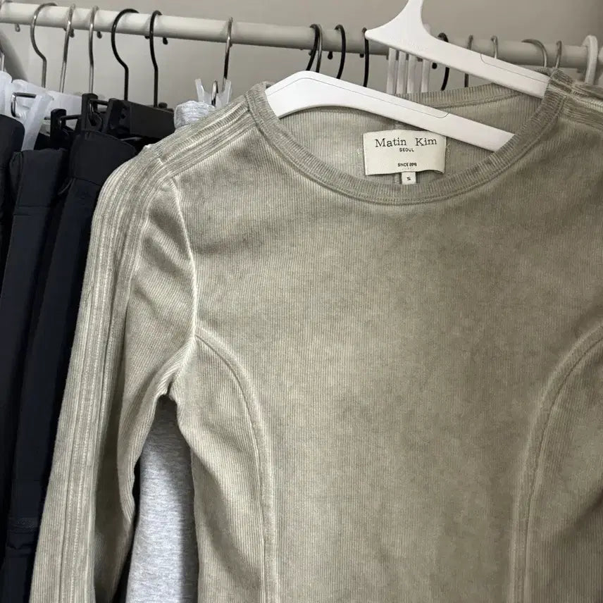 [BUNJANG] Matinkim Washed Top (Khaki) - Size S / 마뗑킴 슬리브 바인딩 워시드 탑 카키 s