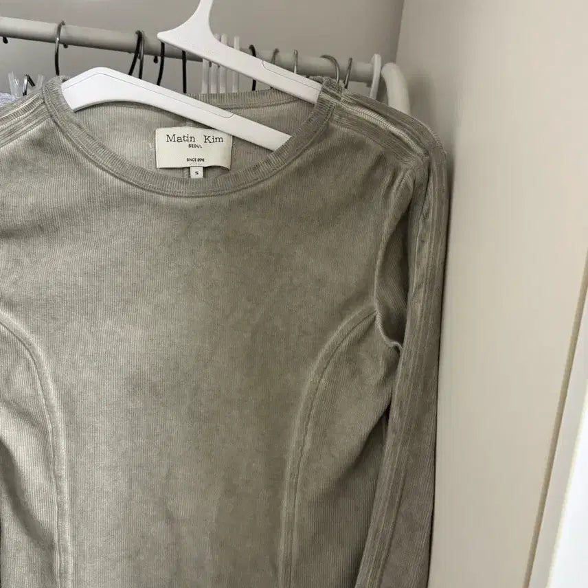 [BUNJANG] Matinkim Washed Top (Khaki) - Size S / 마뗑킴 슬리브 바인딩 워시드 탑 카키 s